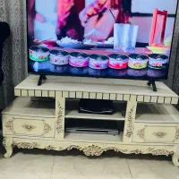 میز تلویزیون و ویترین سفید