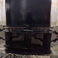 ال سی دی سامسونگ و میز ال سی دی