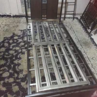 تخت 100