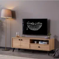 میز تلویزیون عرض 140  پایه چوبی مدل TARANNOM