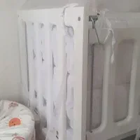 تخت گهواره ای کنار تخت مادر|تخت و سرویس خواب|اراک, |دیوار