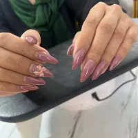 سالن زیبایی رنگ مو میکاپ ناخن میکرواصلاح شنیون