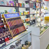 واگذاری فروشگاه ادکلن و آرایشی وسط بازار سر خیابان