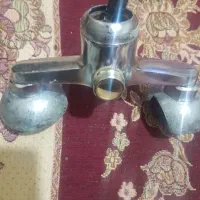 یک عددشیر مورد استفاده دستشویی.ظرفشویی روشویی