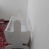 تخت نوزاد گهواره ای در حد نو|تخت و صندلی بچه|تهران, جوانمردان (اندیشه)|دیوار