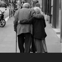 کمک به بانوان سالمند