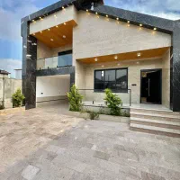 ویلا-نیم-پیلوت-مدرن-با-طراحی-خاص-و-متریال-درجه-یک