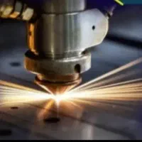 اپراتور برش لیزر فلزات CNC