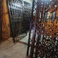 حفاظ درب اکاردئونی