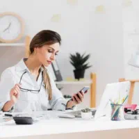 منشی فروش و فروشنده طلا