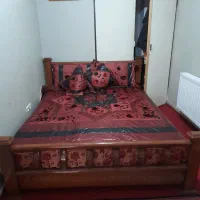 تخت دونفره چوب گردو با میز تولت
