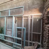 ۲ عدد پنجره سالم و سنگین
