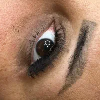 کاشت مژه
