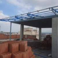 کارگر ساده آشنا به سنگ چرخ