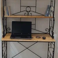 کتابخانه و میز کامپیوتر در حد نو و سالم