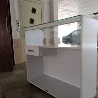 ویترین شیشه ای