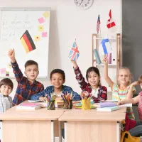 چند زبان فعال در یک کلاس برای کودکان و نوجوانان