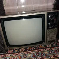 تلویزیون چوبی قدیمی عتیقه
