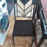 یه میزعداخوری فلزی شش نفره باچهارتاصندلی