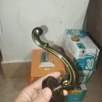 تعدادی دستگیره و قفل رجبی