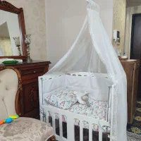 تخت کنار مادر