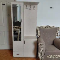 جاکفشی و میز تلویزیون