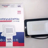 تعدادی پروژکتور 100 و ۵۰ وات اورانوس گارانتی دار