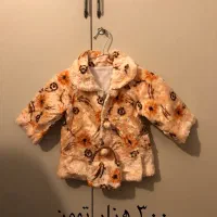 تعدادی لباس بچگانه نو