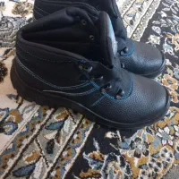 کفش نو|کیف، کفش، کمربند|مسجد سلیمان, |دیوار