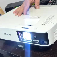 فروش همکاری و تعداد و عمده ویدیو پروژکتور|تلویزیون و پروژکتور|تهران, صادقیه|دیوار