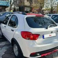 کوئیک r سفید قرمز