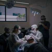 آموزش کامل و عملی کاشت مو ، ابرو، ریش و سبیل
