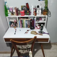میز آرایش کاملا نو وتمیز به فروش می‌رسد