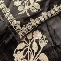 دو عدد  روی میزی قدیمی مخمل قدمت دار هر عدد ۱۵۰۰