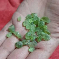 زبرجد های معدنی خارجی به وزن۲۵گرم