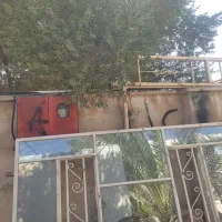 2عدد پنجره آهنی و شیشه کامل