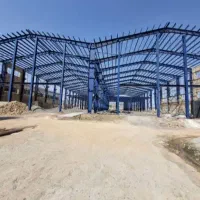 تعدادی کارگر ساده جوشکاری