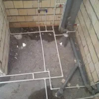 اجرای لوله کشی آب و فاضلاب ،نصب پمپ‌ و تانک