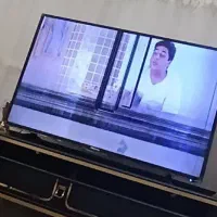 تلوزیون شکسته مدل 49 اینچ HISENSE