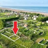 زمین-ساحلی-بافت-مسکونی-با-امتیازات-بر-جاده-آسفالت