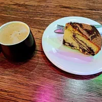 همکار خانم برای کافه