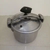 زود پز 8 لیتری قدیمی