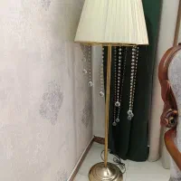آباژور ایستاده