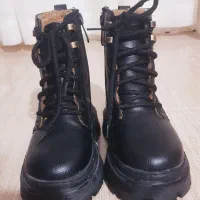 فروش  نیم پوت اسپرت و دو جفت کفش دخترونه ۹۸ ٪ نو