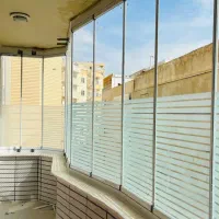 کارگر جهت کار در شیشه سکوریت