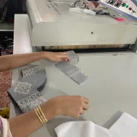نیروی خانم در کارگاه تولیدی پوشاک زنانه