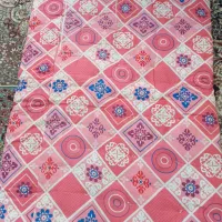 3تا تشک یا نالی 1نفره.  و یه روفرشی12متری