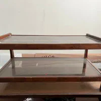 جلو مبلی چوبی و شیشهای سالم