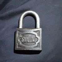 قفل آویز قدیمی