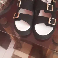 یک جفت کفش صندلی تابستانه